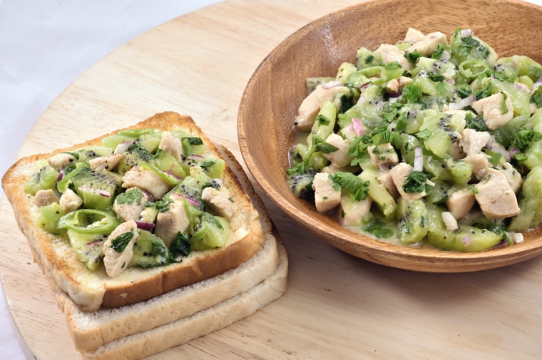 kiwi-chicken-salad-toast